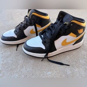 Air Jordan 1 mid